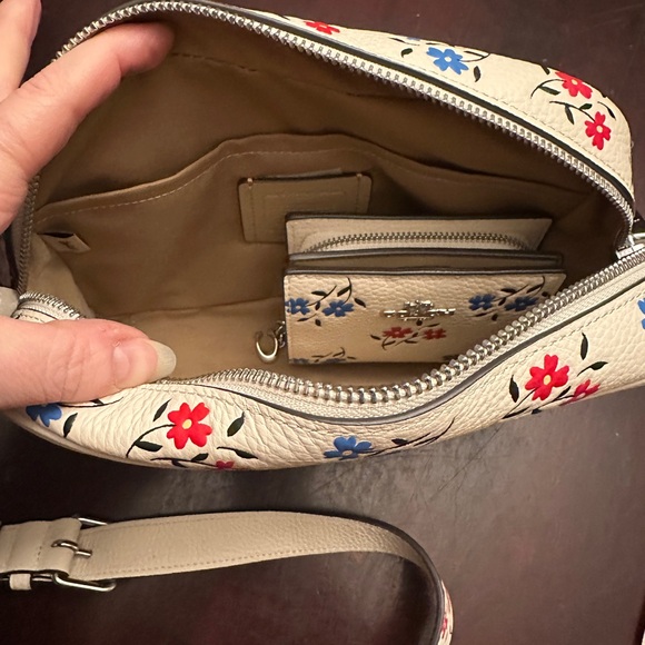Coach Jamie floral purse/camera bag and matching wallet - Picture 3 of 7